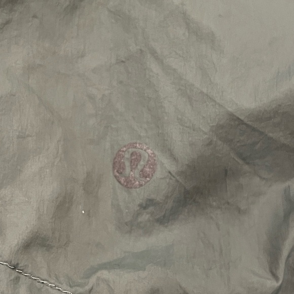 Lululemon Hood Lite Jacket Size 2 - Picture 8 of 8
